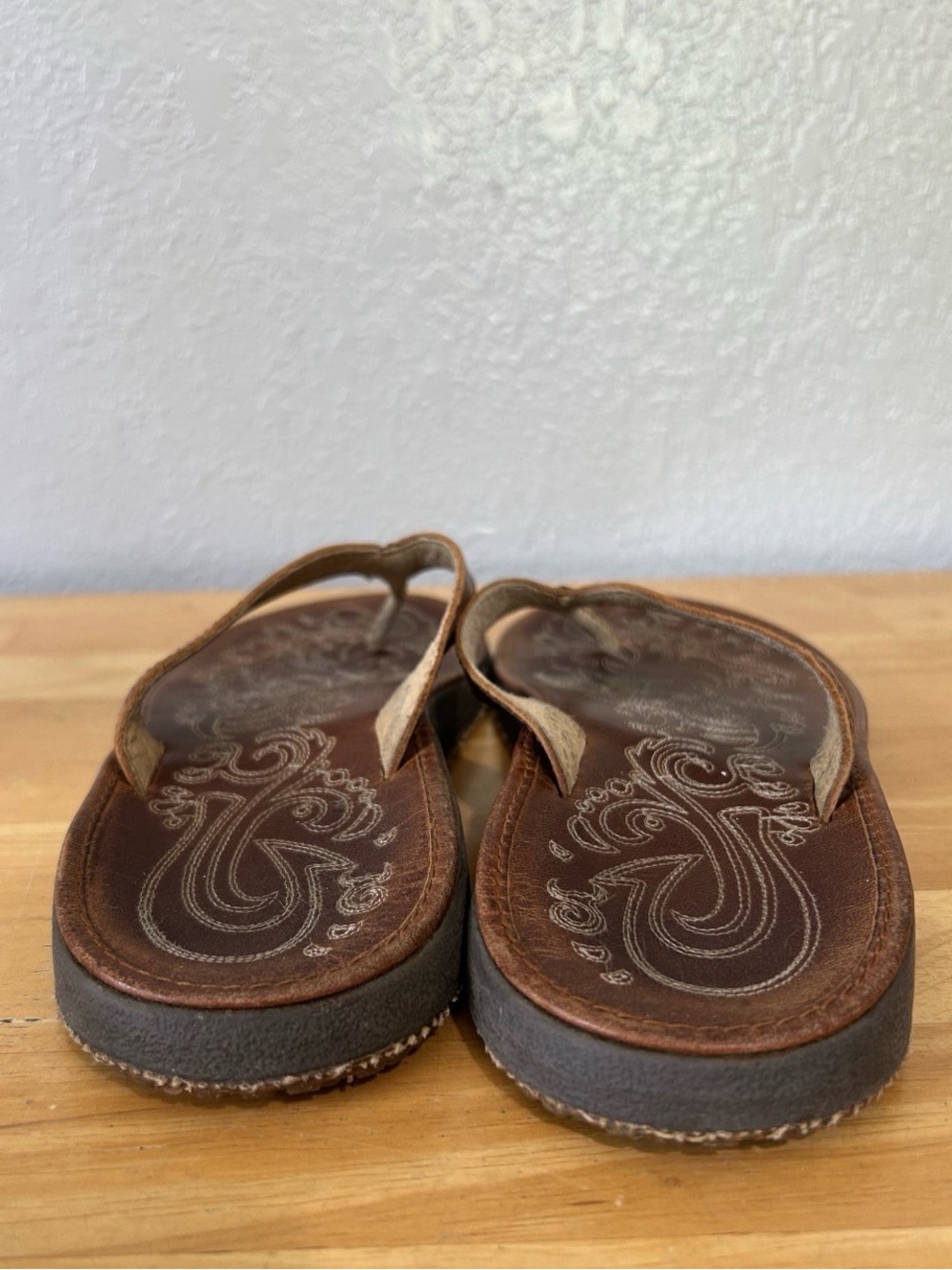 OluKai Paniolo Brown Leather Flip Flop Sandals Women’s US 6 Comfort Casual - Picture 2 of 9